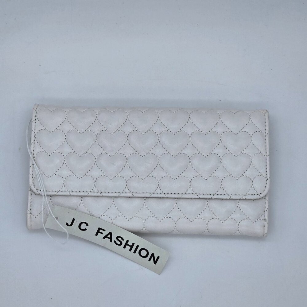 NWOT J C Fashion White Heart Wallet